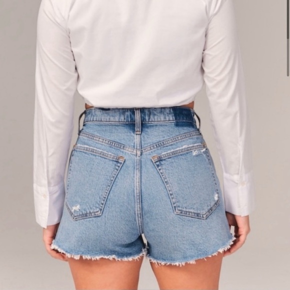 Abercrombie & Fitch | The Mom Short High Rise Distressed Denim Cut Off - Picture 3 of 4